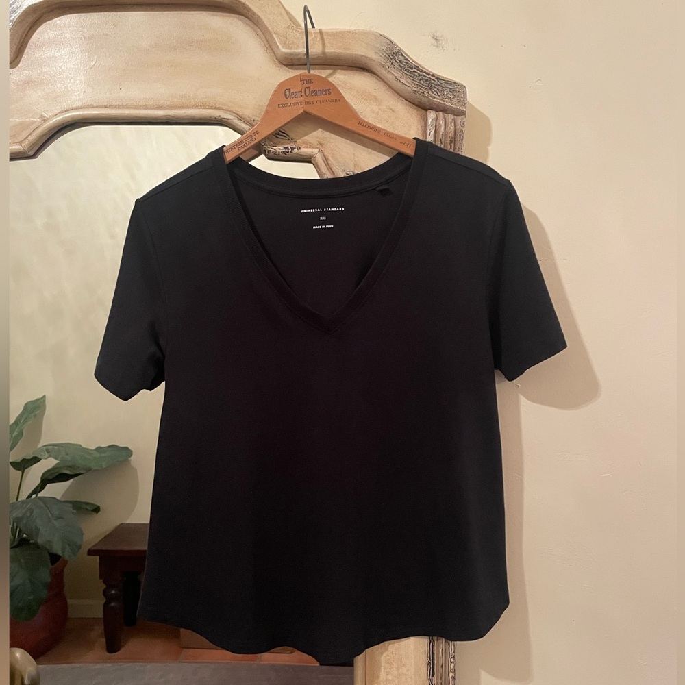 Universal Standard | V-Neck T-Shirt ~ Black